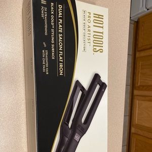 Hot Tools
Pro Artist Black Gold Dual Plate Flat Iron.
